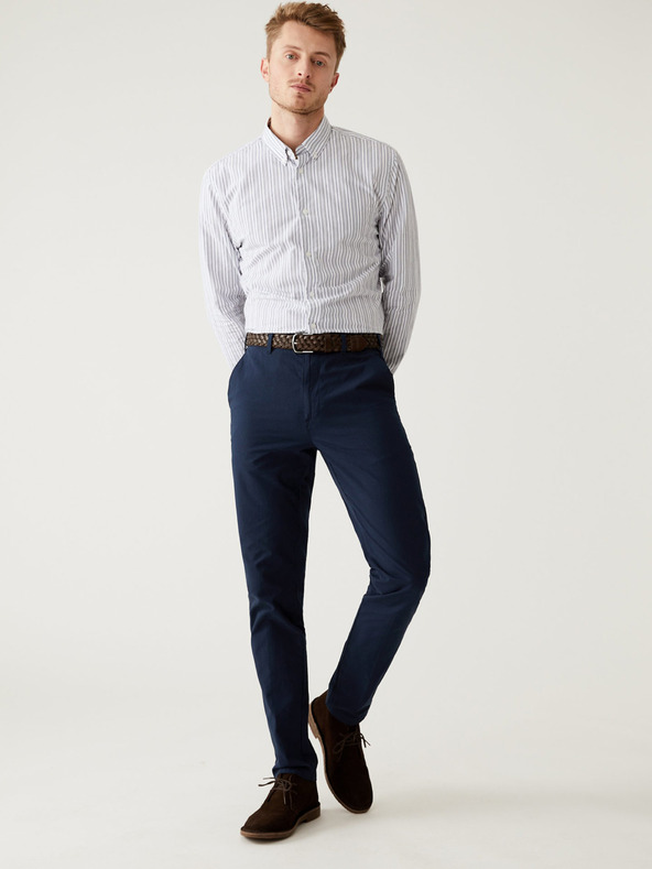 Marks & Spencer Tmavomodré pánske nohavice chino slim fit s opaskom Marks & Spencer