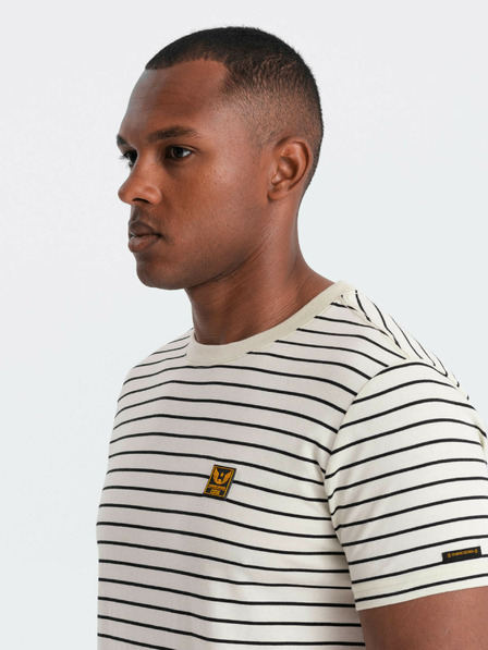 Ombre Clothing Pánske pruhované tričko s nášivkou Ombre Oblečenie